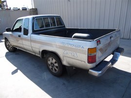 1990 TOYOTA PICK UP XTRA CAB SR5 SILVER 3.0 MT 2WD Z21423